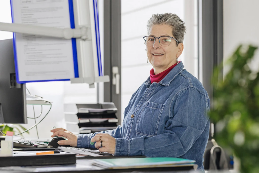 43-ddT_schwab-guillod_sina_baumann_web