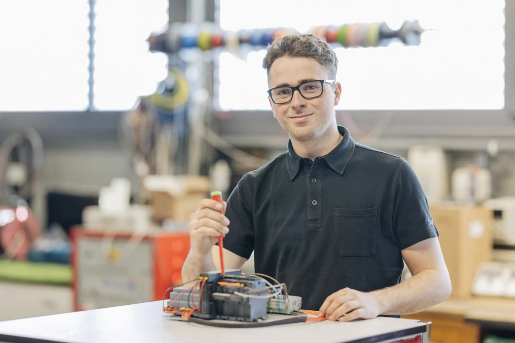 59-ddT_schwab-guillod_noah_zbinden_web