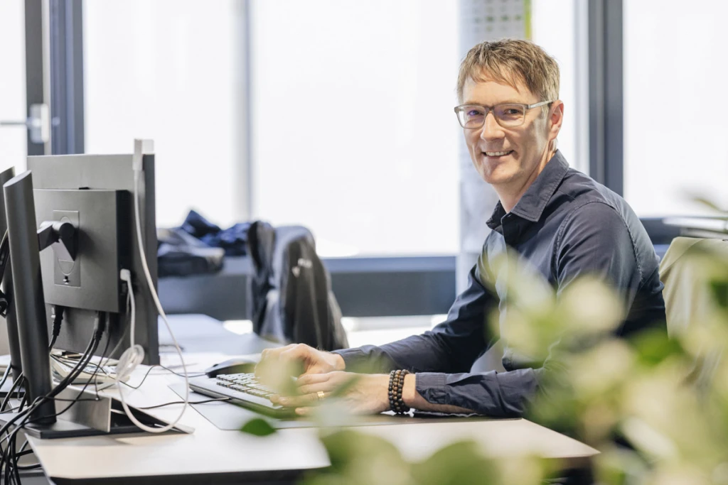 62-ddT_schwab-guillod_matthias_herren_web